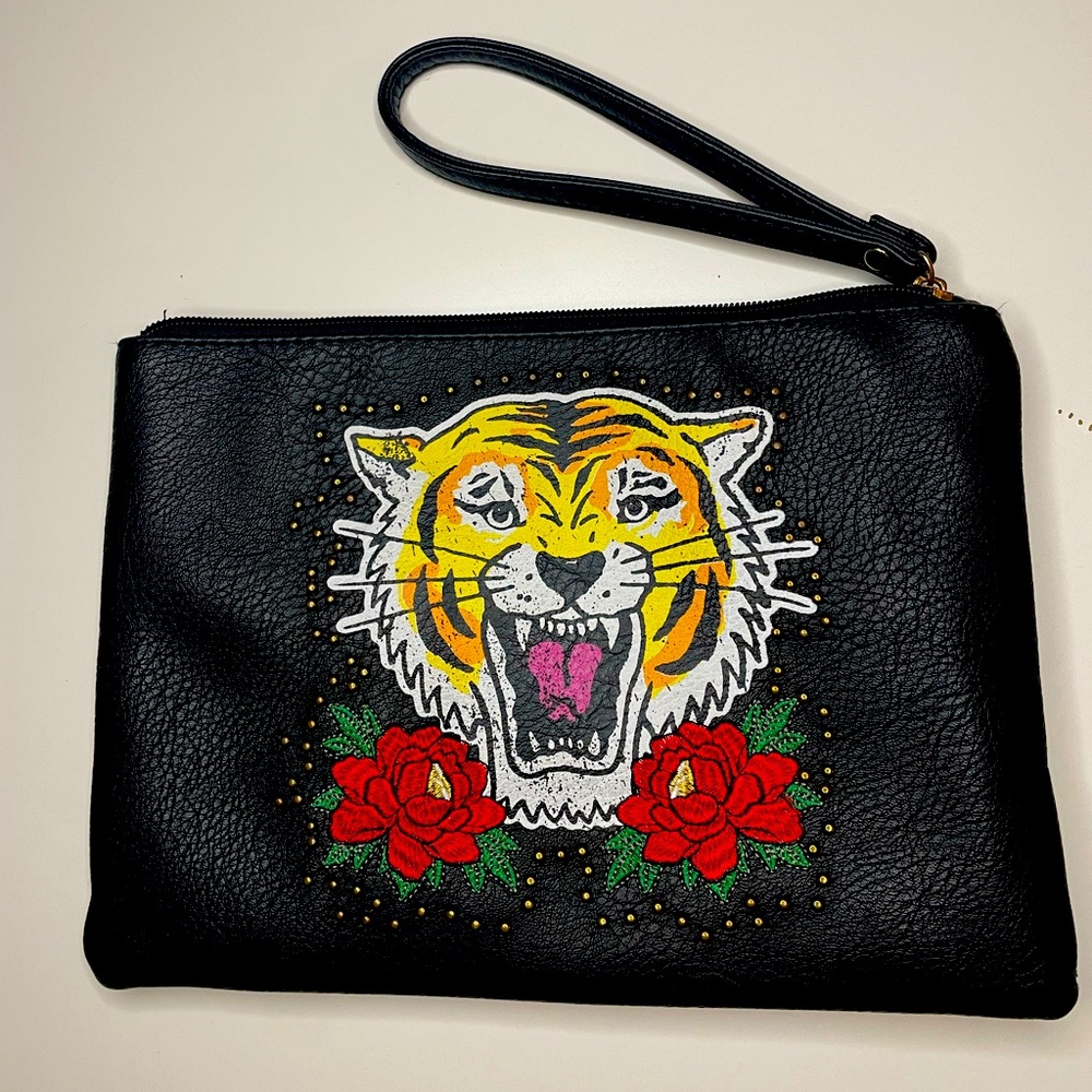 Tiger Hand Bag Embroidery Zip PouchWallet Wristlet Black Leather Pebbled